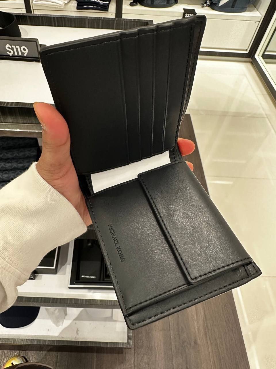 MICHAEL KORS Men Wallet With Coin Pocket - Image 3