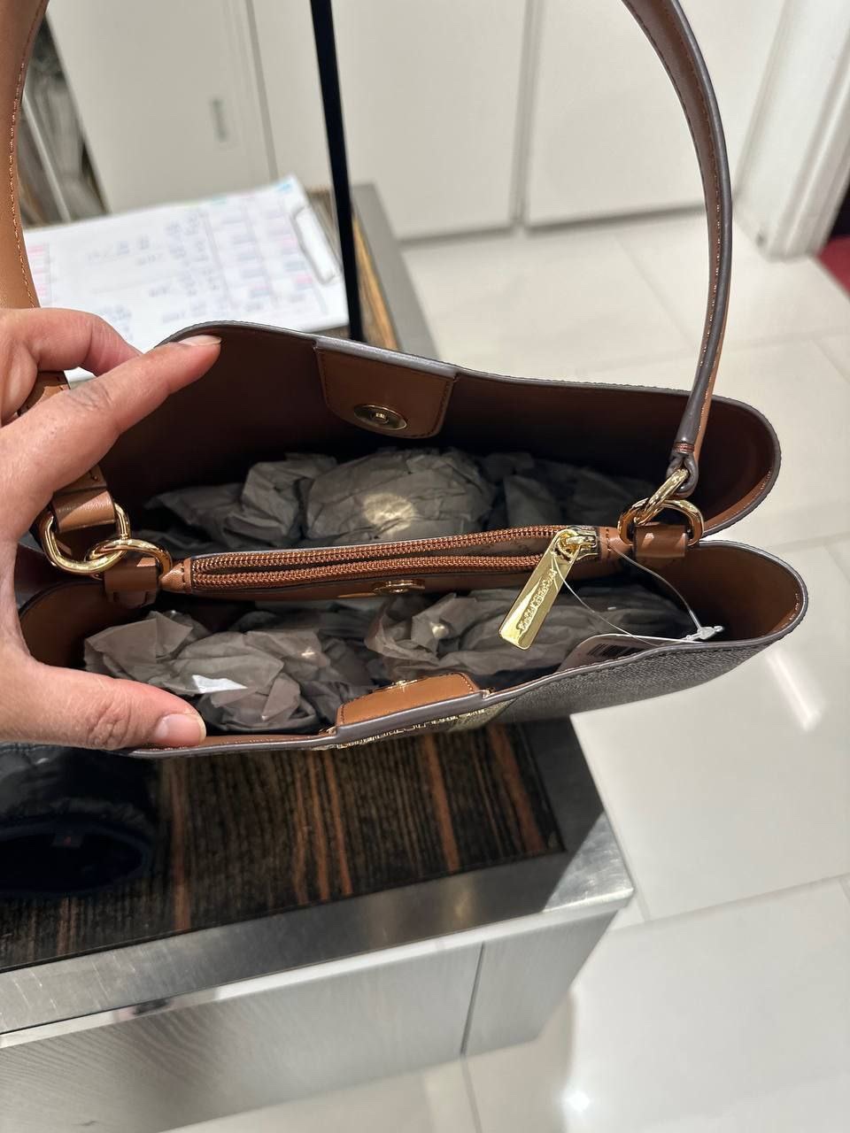 Michael Kors Pratt Medium Bucket Signature Brown - Image 2