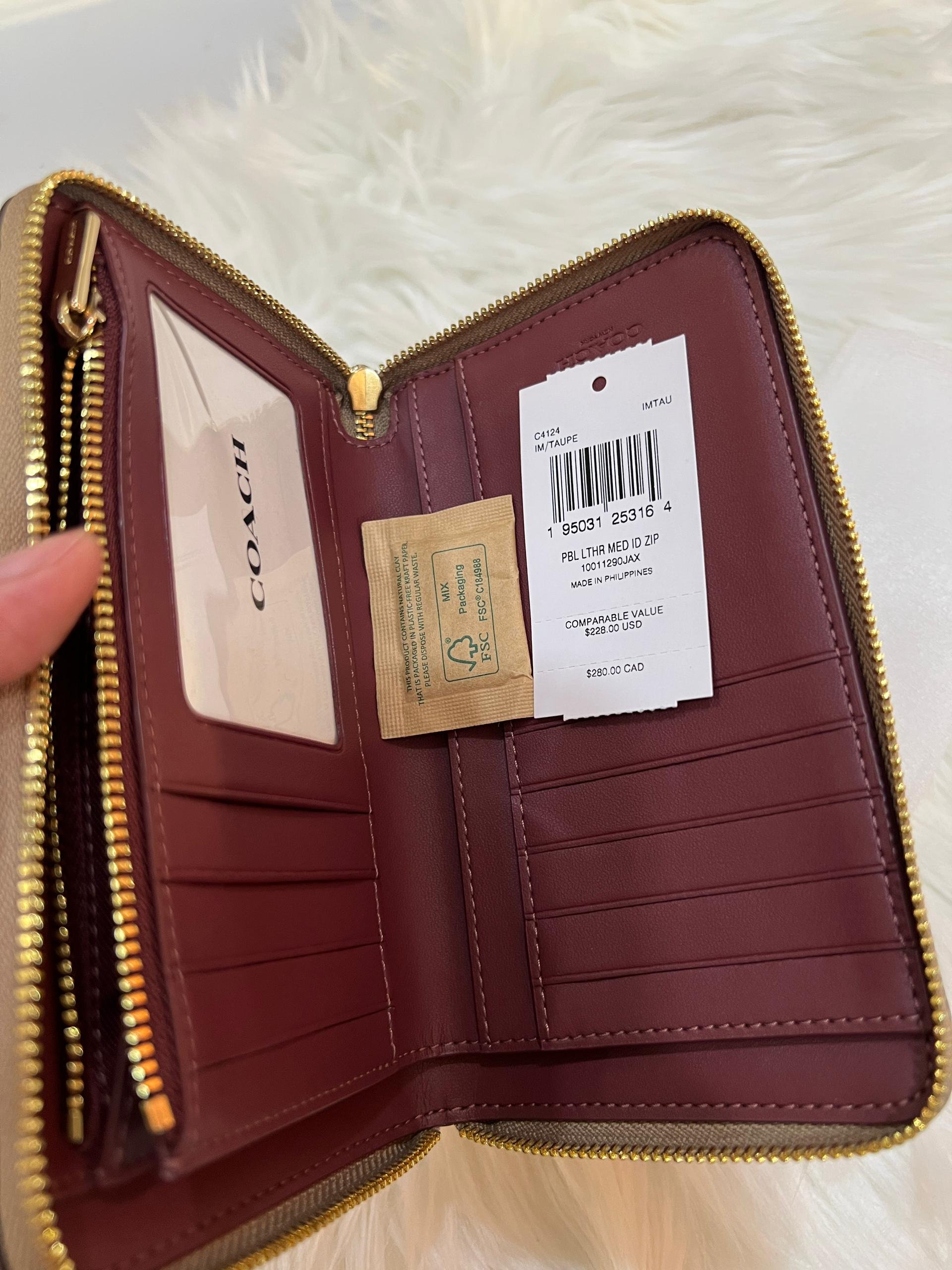 Coach Medium Wallet in Taupe - Image 3