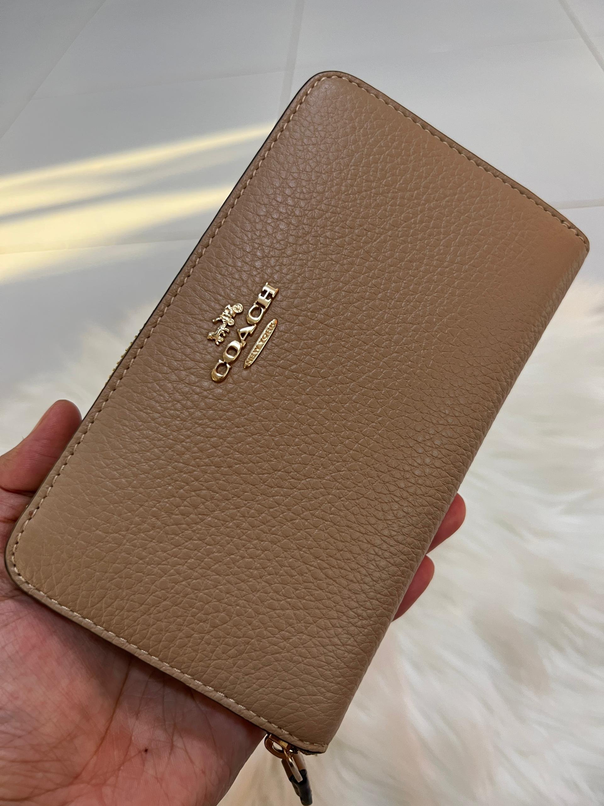 Coach Medium Wallet in Taupe