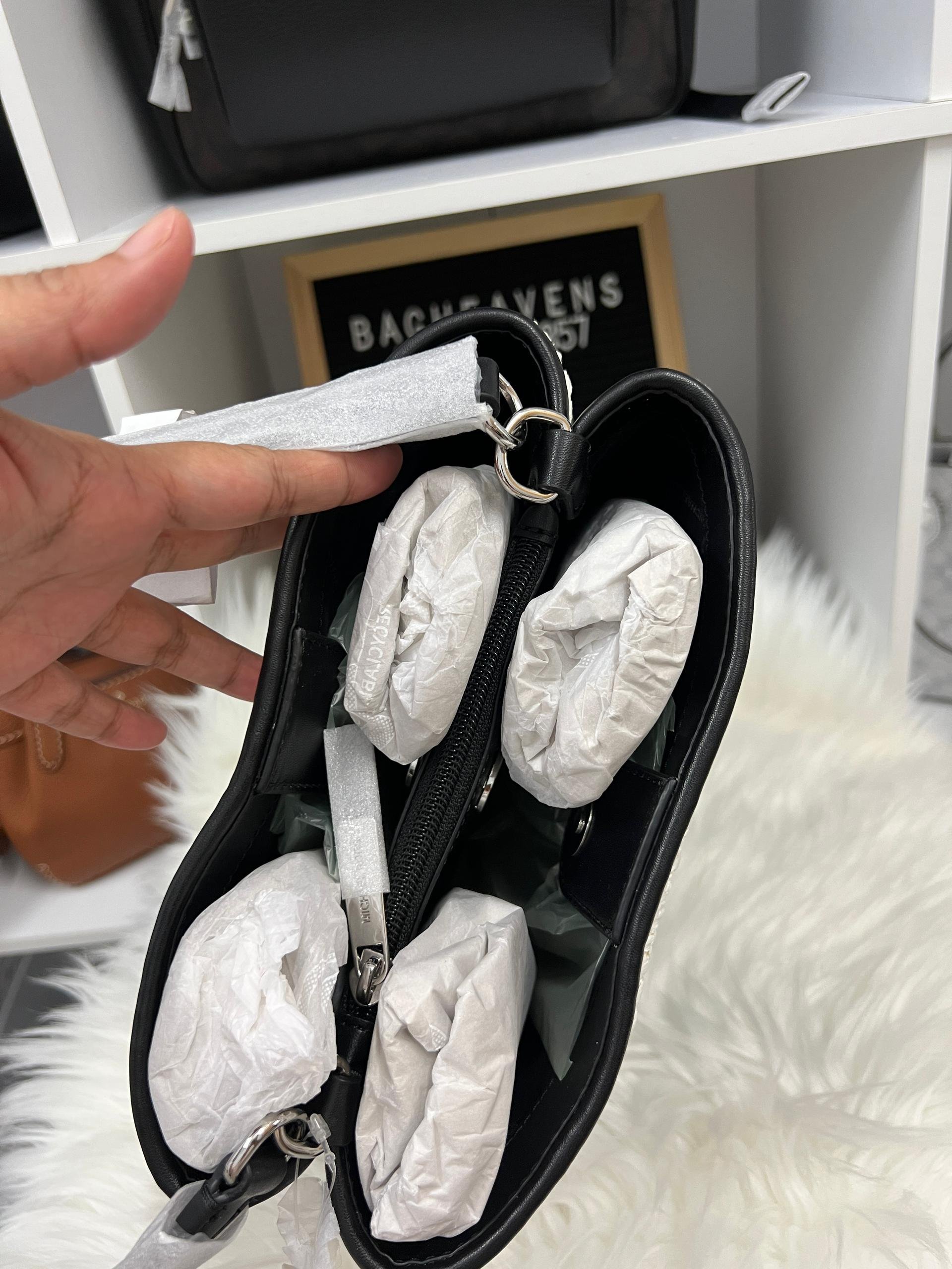 MK Medium Pratt Straw Bucket Bag - Image 4