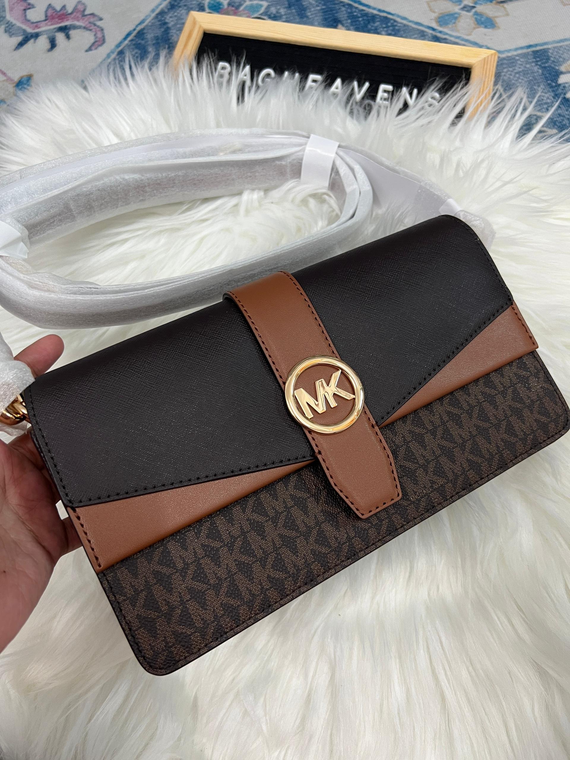 MK Greenwich Medium Flap Shoulder Bag - Image 2