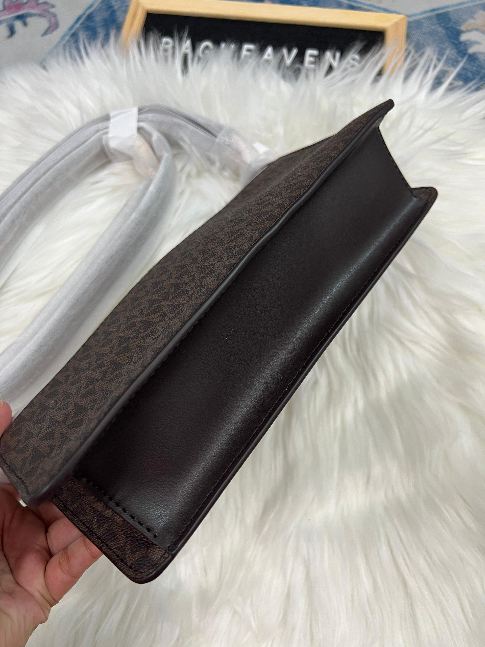 MK Greenwich Medium Flap Shoulder Bag - Image 4