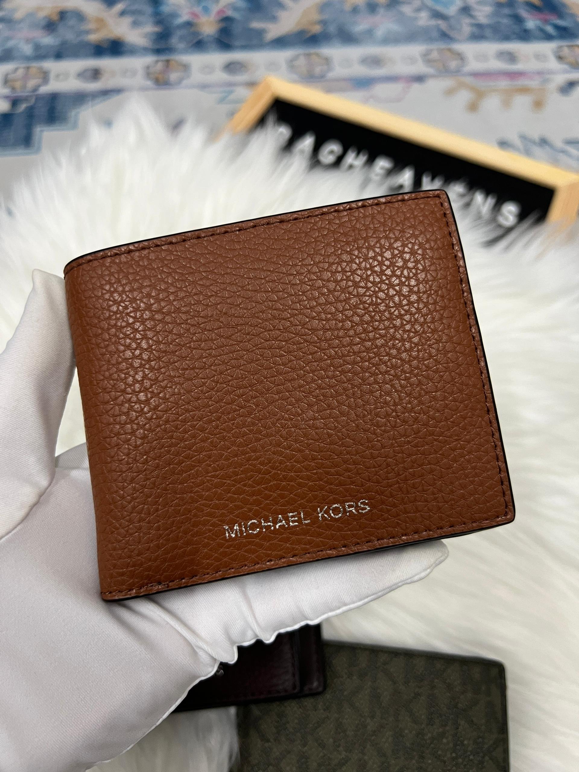 MK Men Wallet in Luggage Brown