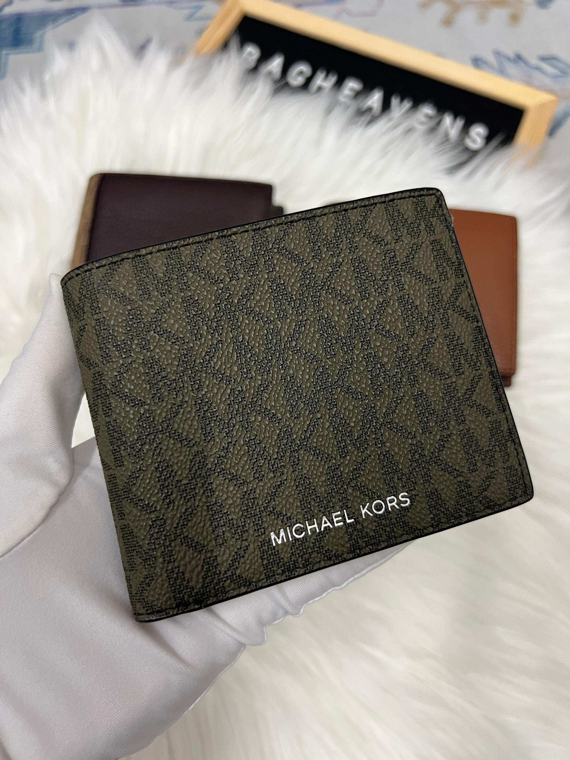 MK Men Wallet in Olive