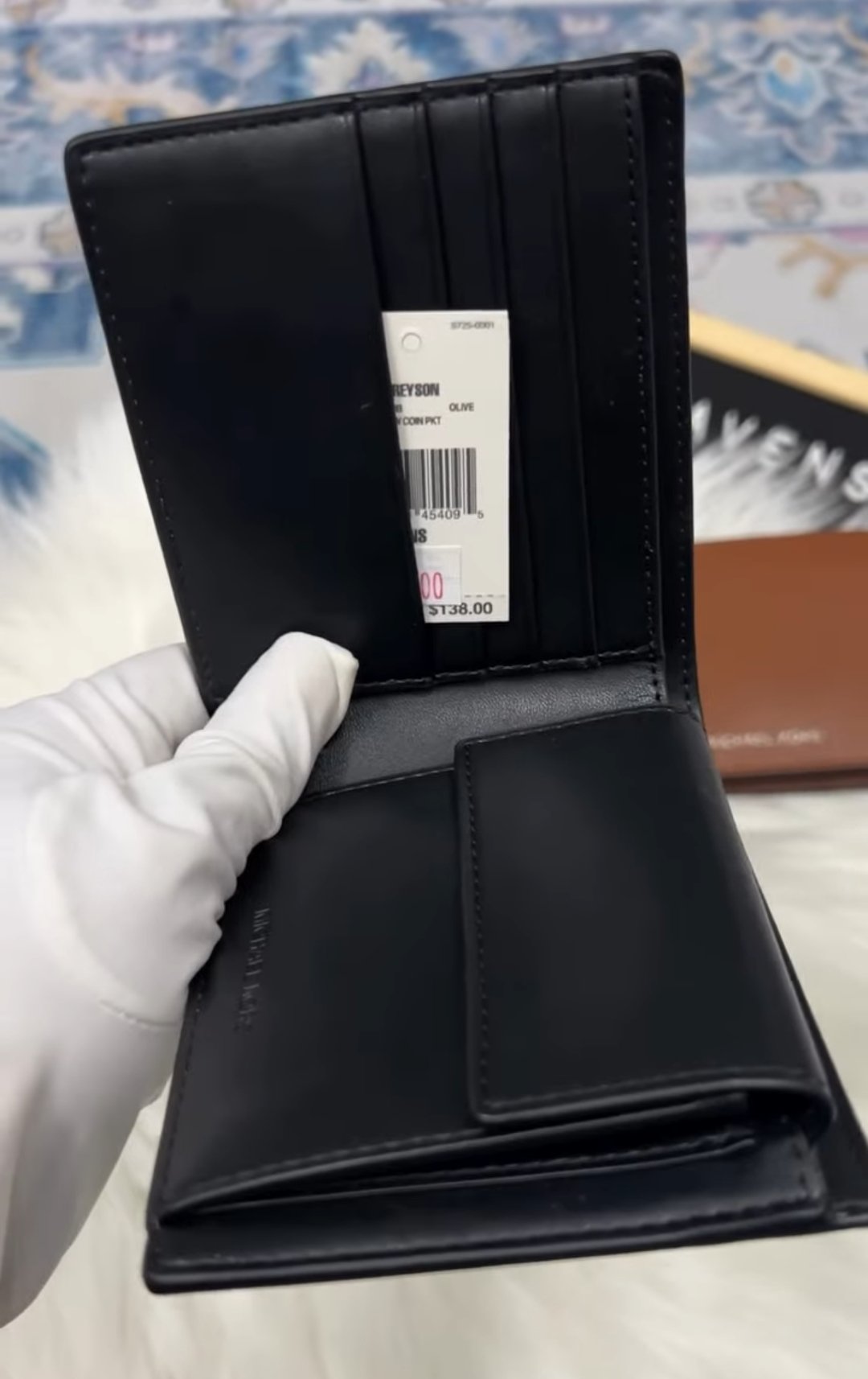 MK Men Wallet in Olive - Image 2